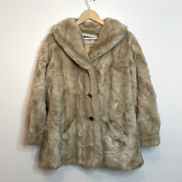 raleighs washington Jackets & Blazers - Raleigh’s Washington Vintage Collared Faux Fir Tan Coat